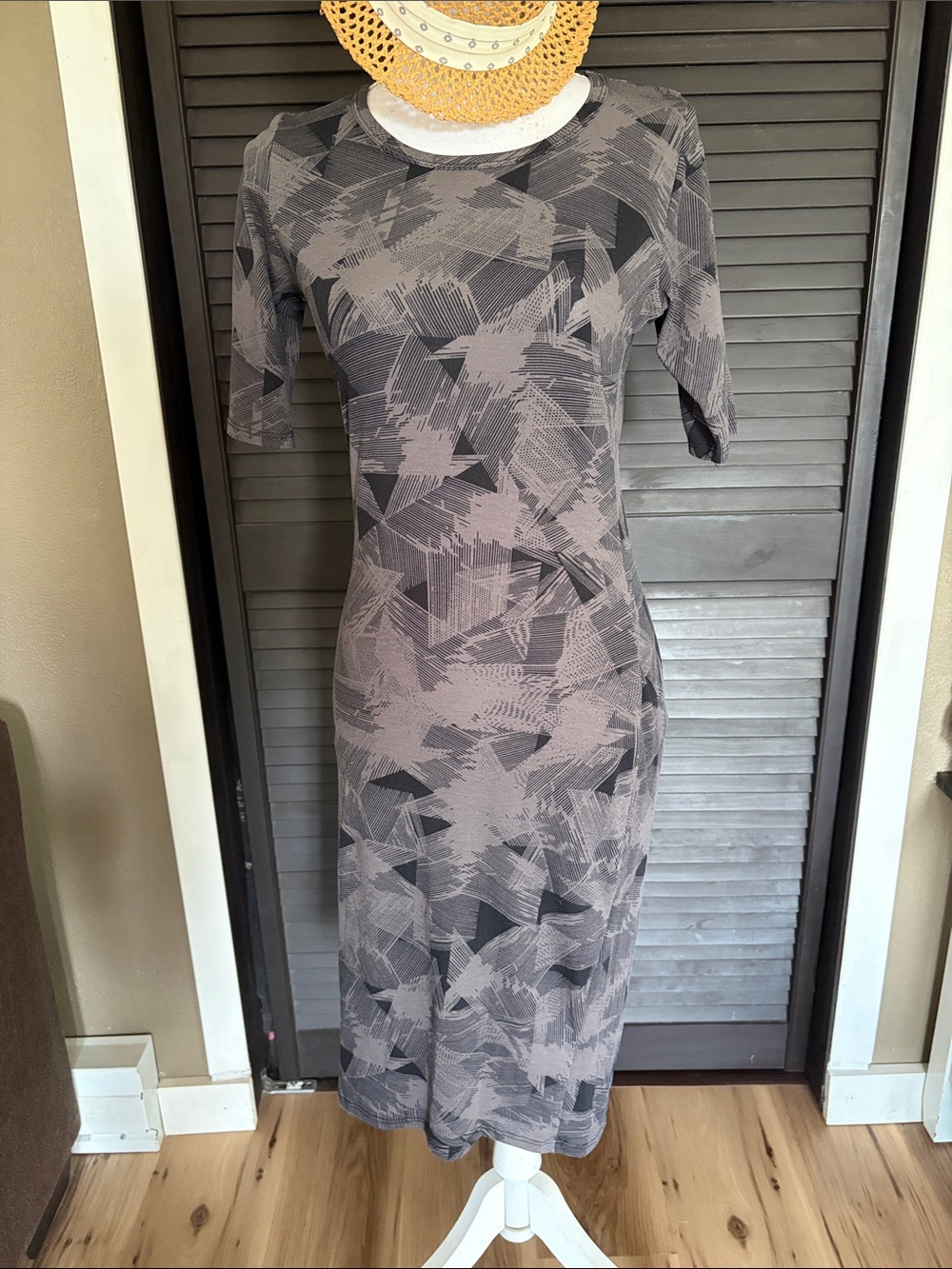 LuLaRoe Gray Patterned Short-Sleeve Midi Dress